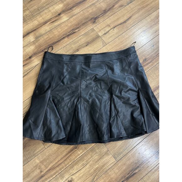 NWT Avec Les Filles size 1X black faux leather skirt - Picture 1 of 3